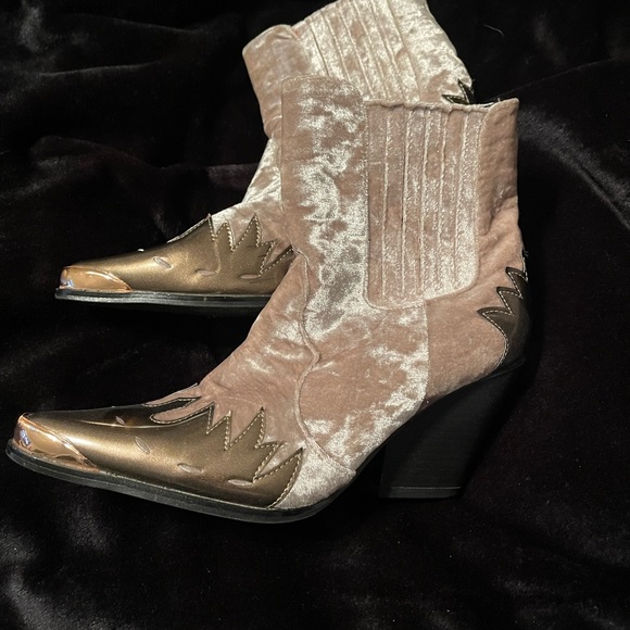 Cape Robbin booties size 8 - Picture 2 of 4